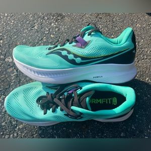 Saucony Women’s Guide 15 NWOB Running/Walking Everyday Shoe